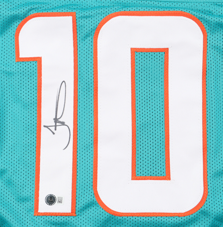 Tyreek Hill Autographed Signed Football Jersey (Beckett)