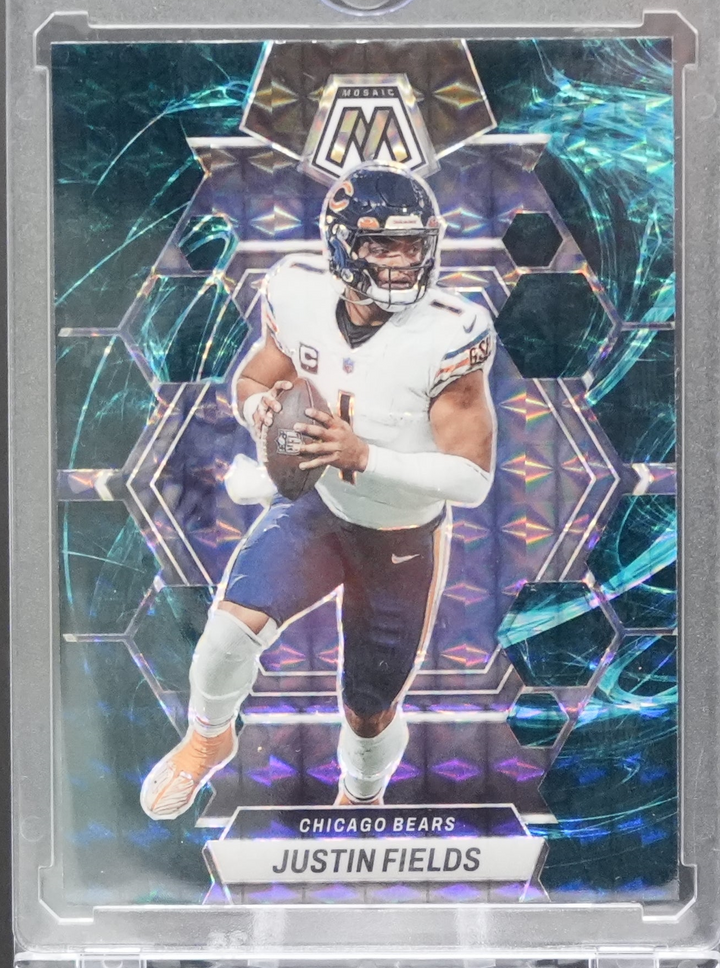 2023 Panini Mosaic Football - Justin Fields 33 - Genesis